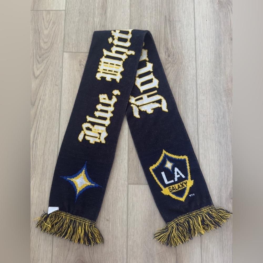 LA Galaxy Black and Yellow Scarf ⭐️✨